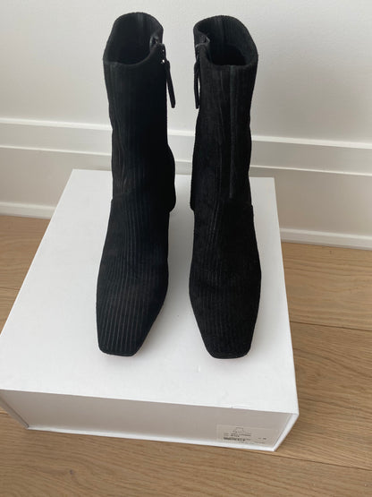 Tess 60mm Boots Size 36